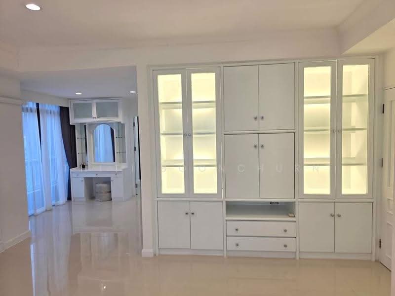 The Waterford Thonglor 11, Bangkok, 219 Soi Thonglor Sukhumvit Road, Khlong Tan Nua, Watthana, Bangkok, 3 Bedrooms, 400 sqm, Condo For Rent, by Thiti Boonchurn, 500643141 - DDproperty.com