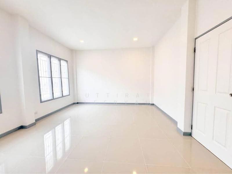 3 BR townhouse, ชลบุรี, บ่อวิน, ศรีราชา, ชลบุรี, 150 ตร.ม., ทาวน์เฮ้าส์ ขาย, โดย Puttirat Kleebyam, 500643236 - DDproperty.com