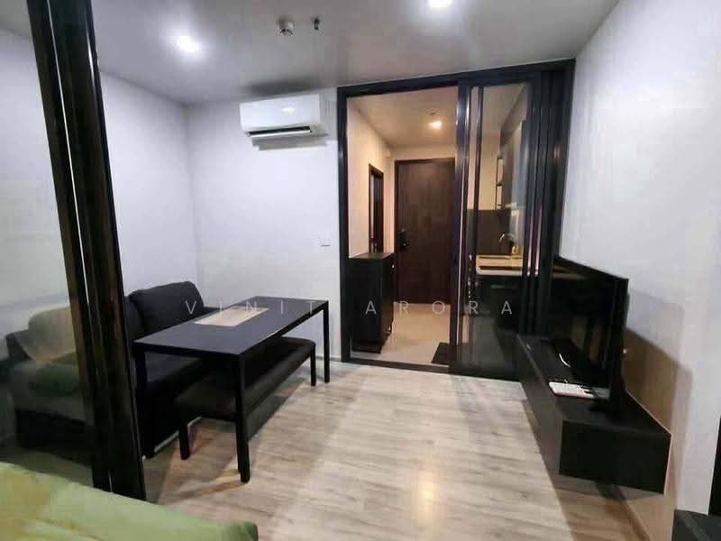 XT Huaikhwang, Bangkok, 244 Ratchadaphisek Road, Huai Khwang, Bangkok, 1 Bedroom, 30 sqm, Condo For Rent, by Vinit Arora, 500643242 - DDproperty.com