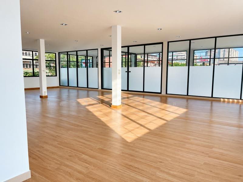 Office space for rent in a prime location on Phatthanakan Road (near Soi Phatthanakan 69)., Bangkok, พัฒนาการ, Prawet, Bangkok, , 250 sqm, Shophouse For Rent, by Nissareen Ahamah, 500643289 - DDproperty.com