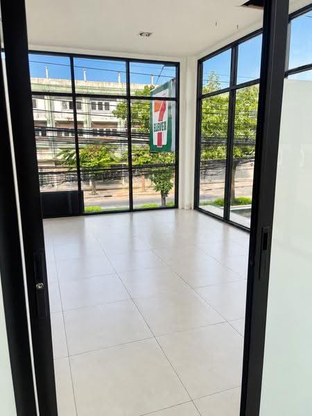 Office space for rent in a prime location on Phatthanakan Road (near Soi Phatthanakan 69)., Bangkok, พัฒนาการ, Prawet, Bangkok, , 250 sqm, Shophouse For Rent, by Nissareen Ahamah, 500643289 - DDproperty.com