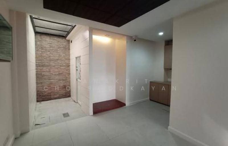 ทาวน์เฮ้าส์ 3-ห้องนอน, กรุงเทพ, ช่องนนทรี, ยานนาวา, กรุงเทพ, 184 ตร.ม., ทาวน์เฮ้าส์ ขาย, โดย Tanakrit Chotbuddkayan, 500643718 - DDproperty.com
