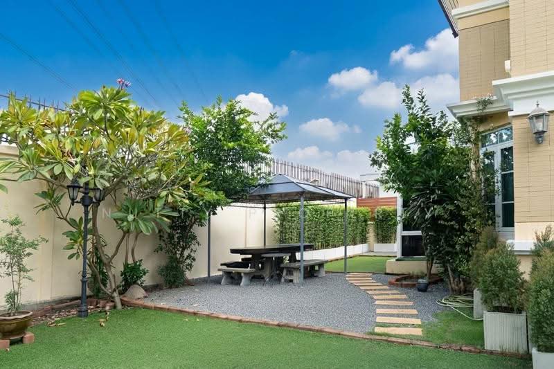 Nantawan Suanluang Rama 9, Bangkok, Chaloem Phra Kiat Rama 9, Soi 62, Dok Mai, Prawet, Bangkok, 5 Bedrooms, 350 sqm, Single Detached House For Rent, by Nutty Property, 500643799 - DDproperty.com