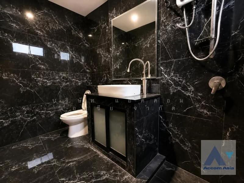 Double High Ceiling House for Rent in Ratchadaphisek, Bangkok, Bangkok, Huai Khwang, Bangkok, 5 Bedrooms, 360 sqm, Single Detached House For Rent, by บริษัท แอคคอม เอเซีย จำกัด, 500643983 - DDproperty.com