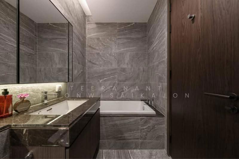 The Esse Sukhumvit 36, Bangkok, Soi Sukhumvit 36, Sukhumvit Road, Phra Kanong, Khlong Toei, Bangkok, 1 Bedroom, 38 sqm, Condo For Rent, by Teeranant Chonwisaikajon, 500643990 - DDproperty.com