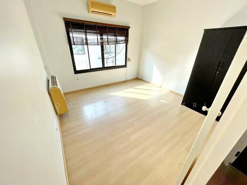 3 BR townhouse, Bangkok, Huai Khwang, Bangkok, 3 Bedrooms, 240 sqm, Townhouse For Sale, by Phoom Imruangsri, 500644737 - DDproperty.com