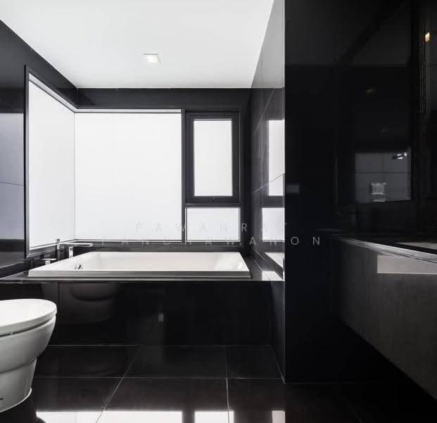 Rhythm Sukhumvit 36-38, Bangkok, 55 Soi Sukhumvit 36, Sukhumvit Road, Phra Kanong, Khlong Toei, Bangkok, 2 Bedrooms, 78 sqm, Condo For Rent, by Pawanrat Panchawanon, 500645073 - DDproperty.com