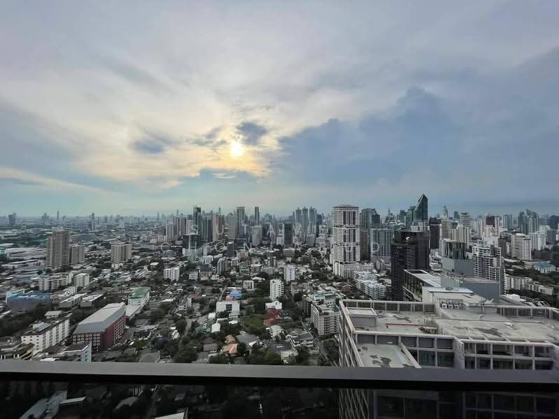 The Esse Sukhumvit 36, Bangkok, Soi Sukhumvit 36, Sukhumvit Road, Phra Kanong, Khlong Toei, Bangkok, 1 Bedroom, 43 sqm, Condo For Rent, by Sutavee Chonlabud, 500645177 - DDproperty.com