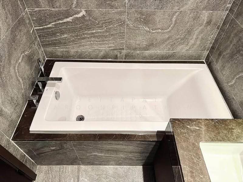 The Esse Sukhumvit 36, Bangkok, Soi Sukhumvit 36, Sukhumvit Road, Phra Kanong, Khlong Toei, Bangkok, 1 Bedroom, 39 sqm, Condo For Sale, by Jettapat Jaroonpipatkun, 500645221 - DDproperty.com