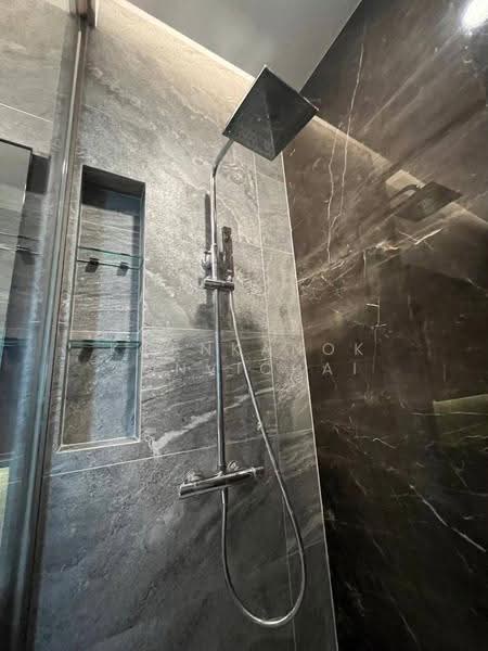 The Esse Sukhumvit 36, Bangkok, Soi Sukhumvit 36, Sukhumvit Road, Phra Kanong, Khlong Toei, Bangkok, 1 Bedroom, 38 sqm, Condo For Sale, by Kornkanok Sonvichai, 500645571 - DDproperty.com