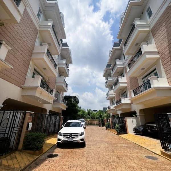 5-BR Townhouse, Bangkok, Bang Kapi, Huai Khwang, Bangkok, 5 Bedrooms, 600 sqm, Townhouse For Sale, by Sutavee Chonlabud, 500645614 - DDproperty.com