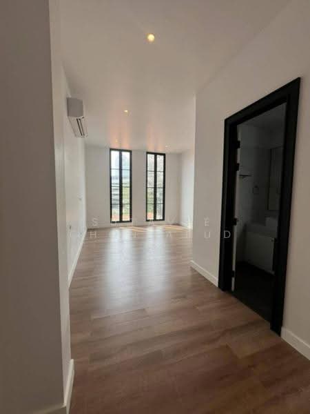 Maison Blanche – Sukhumvit 67, Bangkok, 59 Soi Sukhumvit 67, Phra Kanong Nua, Watthana, Bangkok, 5 Bedrooms, 244 sqm, Single Detached House For Rent, by Sutavee Chonlabud, 500645659 - DDproperty.com