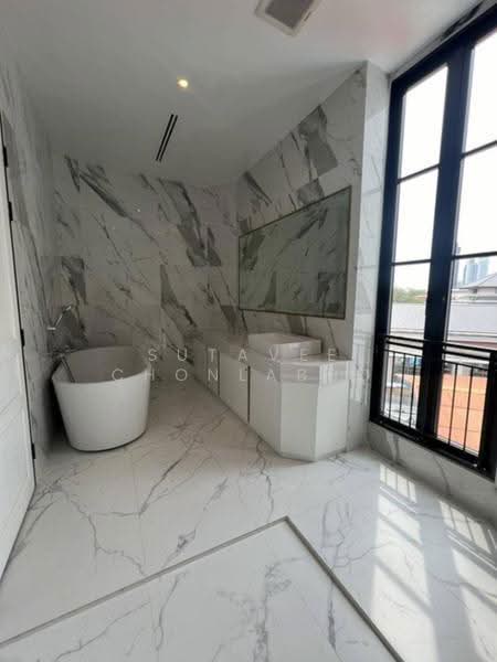 Maison Blanche – Sukhumvit 67, Bangkok, 59 Soi Sukhumvit 67, Phra Kanong Nua, Watthana, Bangkok, 5 Bedrooms, 244 sqm, Single Detached House For Rent, by Sutavee Chonlabud, 500645659 - DDproperty.com
