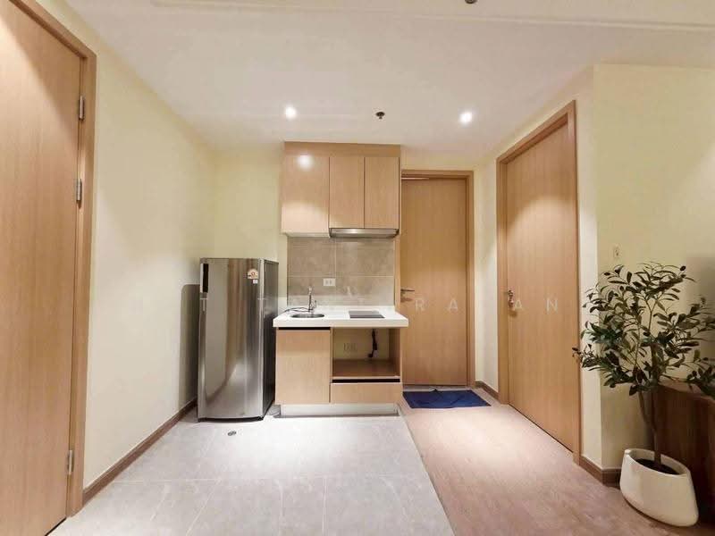 Regal Sathon-Naradhiwas, Bangkok, Naradhiwas Rajanagarindra Road, Thung Maha Mek, Sathon, Bangkok, 1 Bedroom, 37 sqm, Condo For Rent, by Nat Tantirapan, 500645835 - DDproperty.com