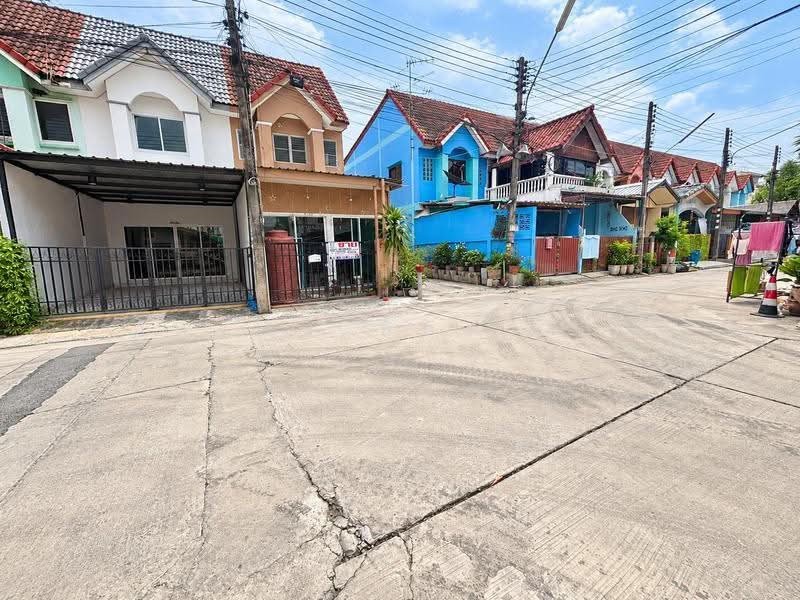 หมู่บ้านกลางซอยวิลเลจ 2, ปทุมธานี, ลาดสวาย, ลำลูกกา, ปทุมธานี, 81 ตร.ม., ทาวน์เฮ้าส์ ขาย, โดย ภัทรนัน อิศรางกูร ณ อยุธยา, 500646182 - DDproperty.com