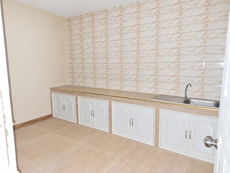 Baan Klang Soi Village 2, Pathum Thani, Lat Sawai, Lam Luk Ka, Pathum Thani, 3 Bedrooms, 81 sqm, Townhouse For Sale, by ภัทรนัน อิศรางกูร ณ อยุธยา, 500646182 - DDproperty.com