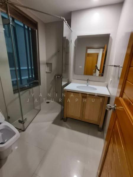 The Emporio Place, Bangkok, 93 Soi Sukhumvit 24, Sukhumvit Road, Khong Tan, Khlong Toei, Bangkok, 2 Bedrooms, 105 sqm, Condo For Rent, by Yaninatta Jaturaphut, 500646379 - DDproperty.com