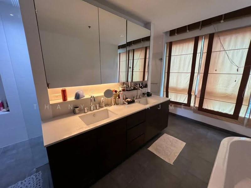The Lofts Yennakart, Bangkok, 366 ์Soi Nang Linchi Yenakat Road, Chong Nonsi, Yan Nawa, Bangkok, 3 Bedrooms, 180 sqm, Condo For Sale, by Thanyalak Ajmera, 500646411 - DDproperty.com