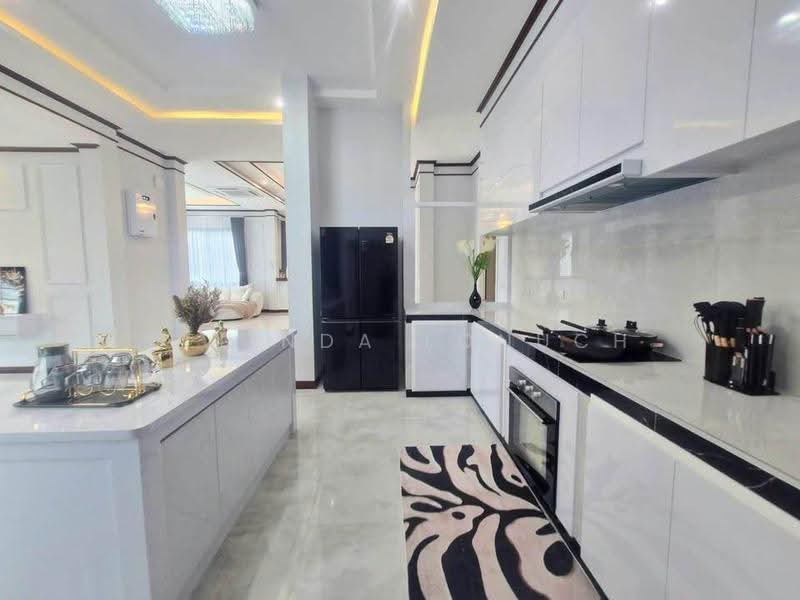 4-BR House, Chon Buri (Pattaya), Huai Yai, Bang Lamung (Pattaya), Chon Buri (Pattaya), 4 Bedrooms, 382 sqm, Single Detached House For Sale, by Melinda Lonuch, 500646433 - DDproperty.com