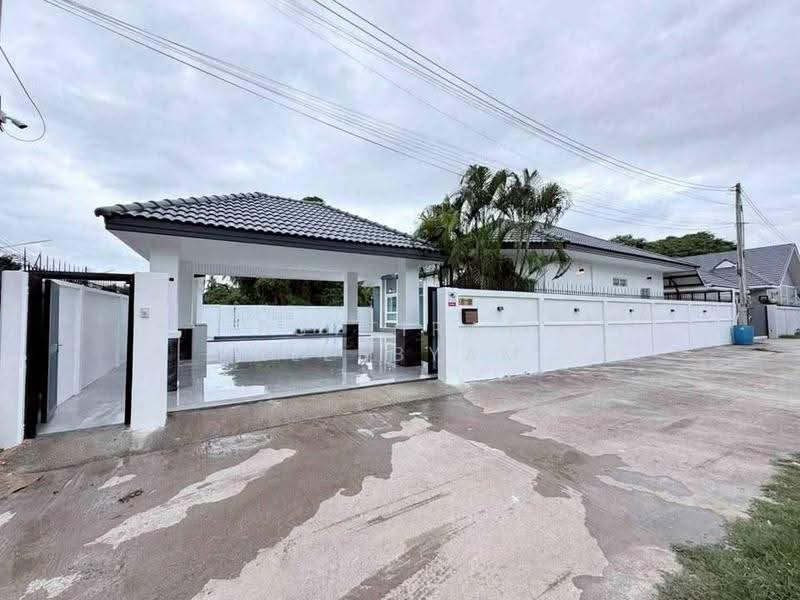 3-BR House, Chon Buri (Pattaya), Poong, Bang Lamung (Pattaya), Chon Buri (Pattaya), 3 Bedrooms, 204 sqm, Single Detached House For Sale, by Puttirat Kleebyam, 500646452 - DDproperty.com