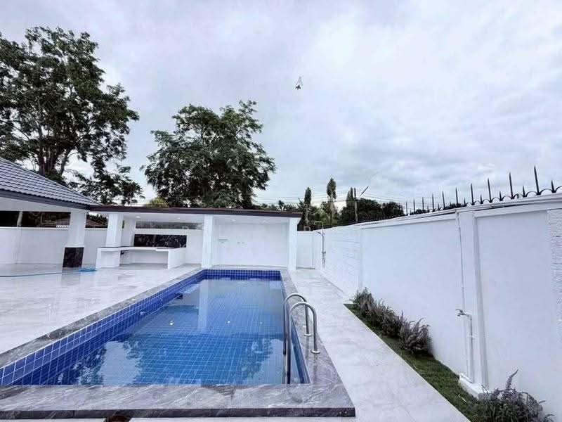 3-BR House, Chon Buri (Pattaya), Poong, Bang Lamung (Pattaya), Chon Buri (Pattaya), 3 Bedrooms, 204 sqm, Single Detached House For Sale, by Puttirat Kleebyam, 500646452 - DDproperty.com