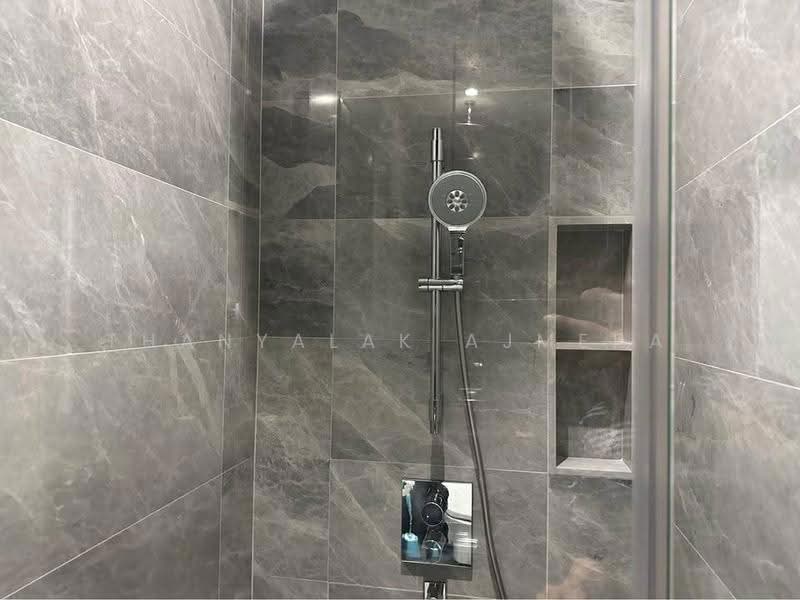 28 Chidlom, Bangkok, 28 Chit Lom Alley, Lumphini, Pathum Wan, Bangkok, 1 Bedroom, 33 sqm, Condo For Rent, by Thanyalak Ajmera, 500646652 - DDproperty.com
