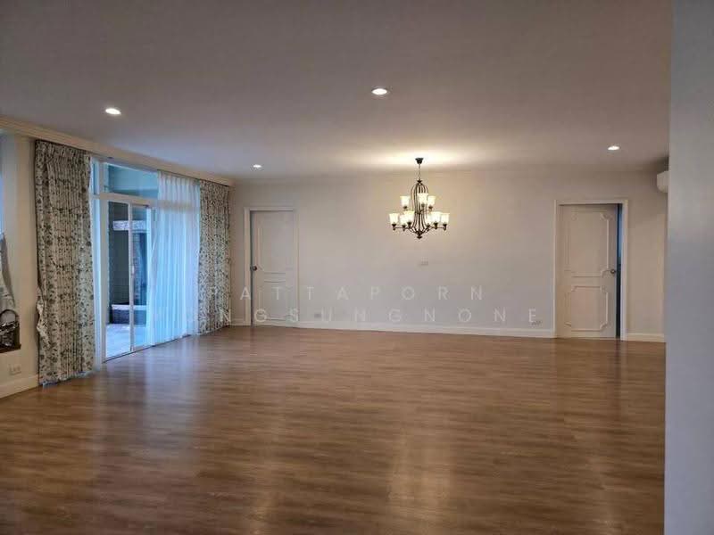 Royal Castle Pattanakarn, Bangkok, 701 Panya Village, Suan Luang, Bangkok, 3 Bedrooms, 209 sqm, Condo For Sale, by Pattaporn Yongsungnone, 500646912 - DDproperty.com