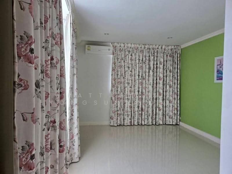 Royal Castle Pattanakarn, Bangkok, 701 Panya Village, Suan Luang, Bangkok, 3 Bedrooms, 209 sqm, Condo For Sale, by Pattaporn Yongsungnone, 500646912 - DDproperty.com