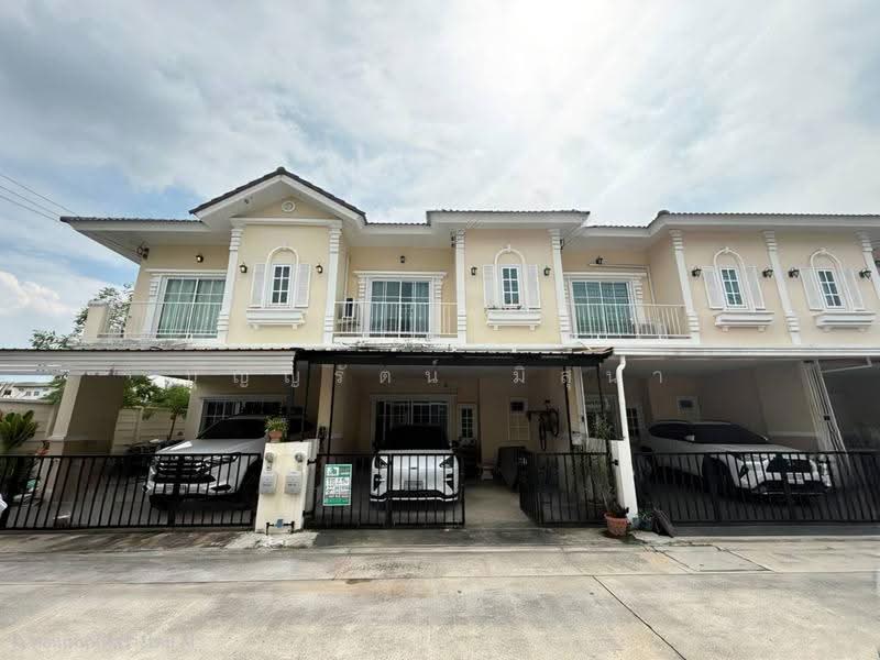 Diya Town Tiwanon-Rungsit : ดีญ่า ทาวน์ ติวานนท์-รังสิต, Pathum Thani, Ban Klang, Muang Pathum Thani, Pathum Thani, 4 Bedrooms, 109 sqm, Townhouse For Sale, by บุญญรัตน์ มิสุนา, 500646978 - DDproperty.com