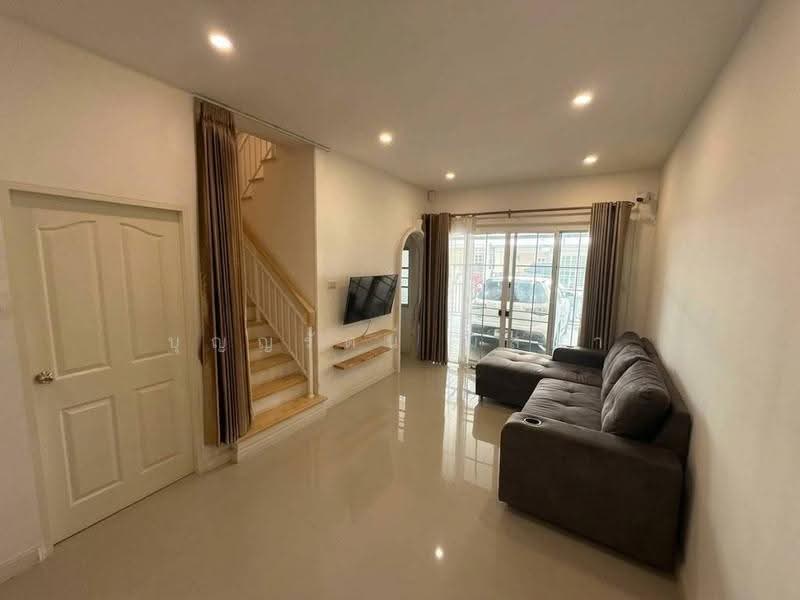 Diya Town Tiwanon-Rungsit : ดีญ่า ทาวน์ ติวานนท์-รังสิต, Pathum Thani, Ban Klang, Muang Pathum Thani, Pathum Thani, 4 Bedrooms, 109 sqm, Townhouse For Sale, by บุญญรัตน์ มิสุนา, 500646978 - DDproperty.com