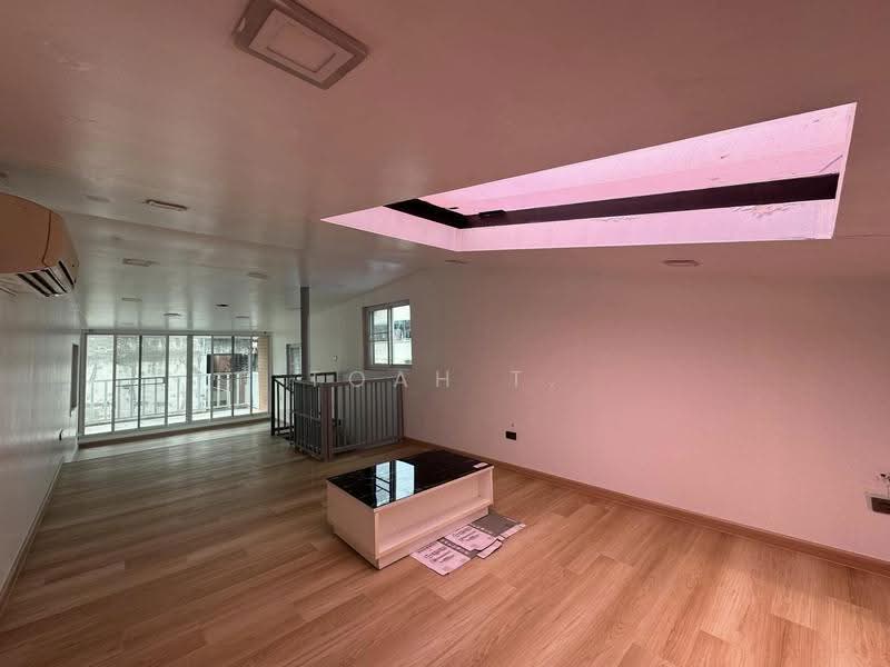 อาคารให้เช่า สีลม สาทร : Buildings for rent in Silom and Sathon, Bangkok, นราธิวาส, Thung Wat Don, Sathon, Bangkok, , 200 sqm, Shophouse For Rent, by TOAH T., 500647379 - DDproperty.com