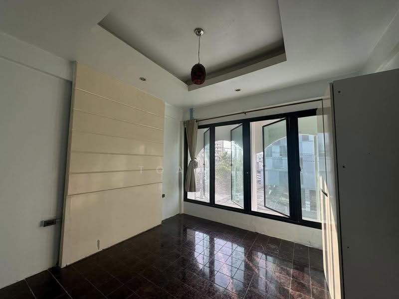 อาคารให้เช่า สีลม สาทร : Buildings for rent in Silom and Sathon, กรุงเทพ, นราธิวาส, ทุ่งวัดดอน, สาทร, กรุงเทพ, 200 ตร.ม., ตึกแถว-อาคารพาณิชย์ ให้เช่า, โดย TOAH T., 500647379 - DDproperty.com