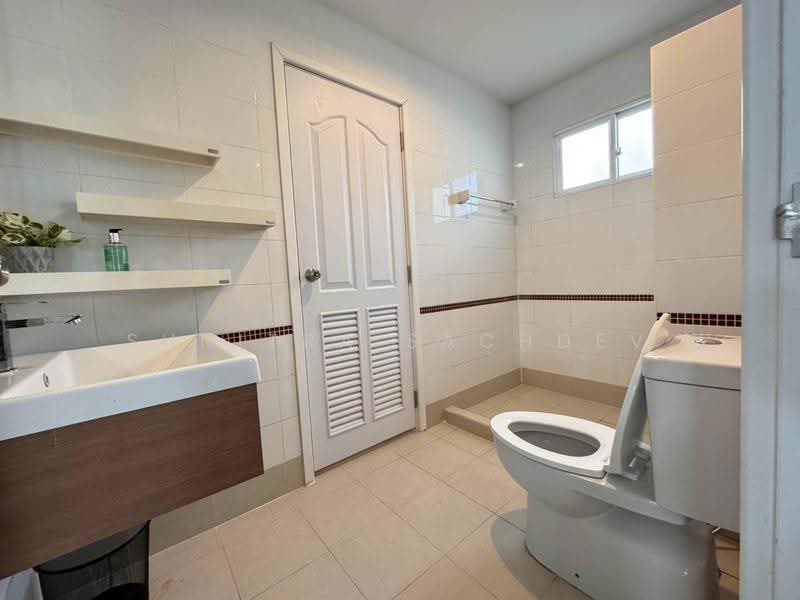 Floraville Condominium, Bangkok, 51 Pattanakarn, Suan Luang, Bangkok, 3 Bedrooms, 145 sqm, Condo For Rent, by Sunitra Sachdev, 500647616 - DDproperty.com