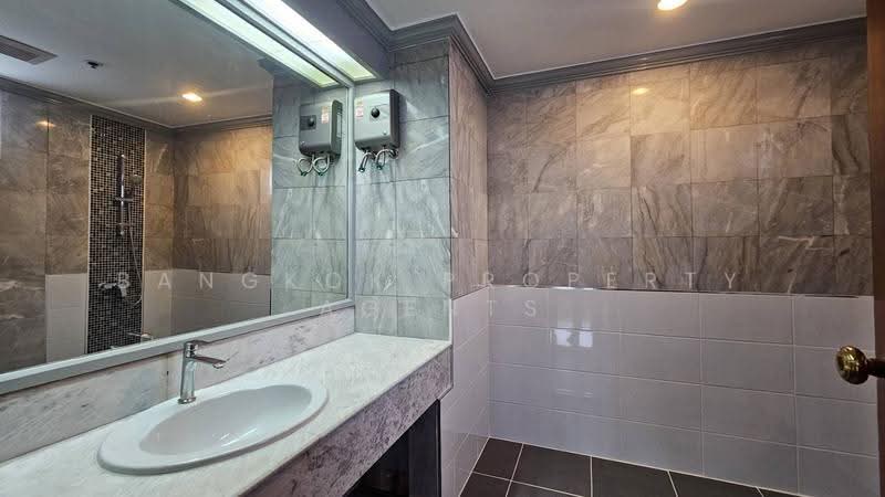 Royal Kensington Mansion, Bangkok, 5/2 Soi Ekkamai 10, Khlong Tan Nua, Watthana, Bangkok, 4 Bedrooms, 380 sqm, Condo For Rent, by BANGKOK PROPERTY AGENTS, 500647685 - DDproperty.com