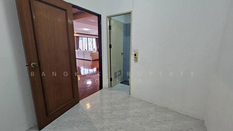 Royal Kensington Mansion, Bangkok, 5/2 Soi Ekkamai 10, Khlong Tan Nua, Watthana, Bangkok, 4 Bedrooms, 380 sqm, Condo For Rent, by BANGKOK PROPERTY AGENTS, 500647685 - DDproperty.com