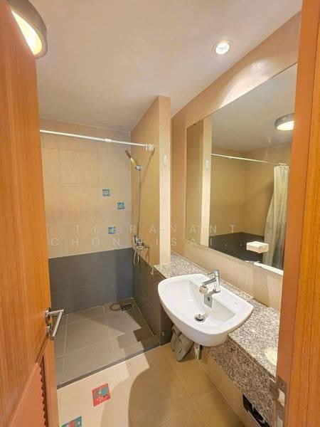 The Clover Thonglor Residence, Bangkok, Soi Sukhumvit 55, Khlong Tan Nua, Watthana, Bangkok, 2 Bedrooms, 88 sqm, Condo For Rent, by Teeranant Chonwisaikajon, 500647744 - DDproperty.com