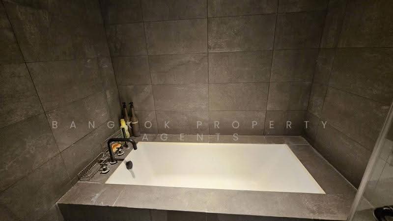 The Lofts Asoke, Bangkok, Sukhumvit 21 Road, Khlongtoei Nua, Watthana, Bangkok, 1 Bedroom, 50 sqm, Condo For Rent, by BANGKOK PROPERTY AGENTS, 500647782 - DDproperty.com