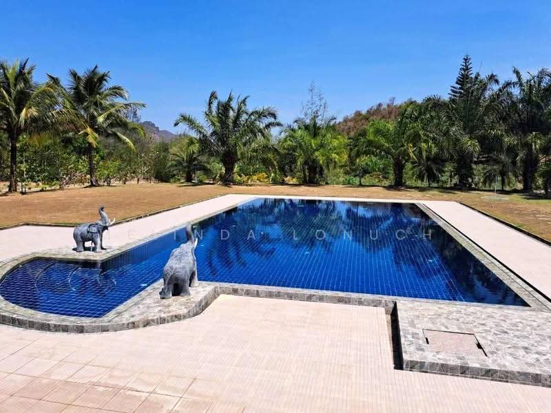 7 BR house, Prachuap Khiri Khan, Nong Phap, Hua Hin, Prachuap Khiri Khan, 7 Bedrooms, 700 sqm, Single Detached House For Sale, by Melinda Lonuch, 500648026 - DDproperty.com