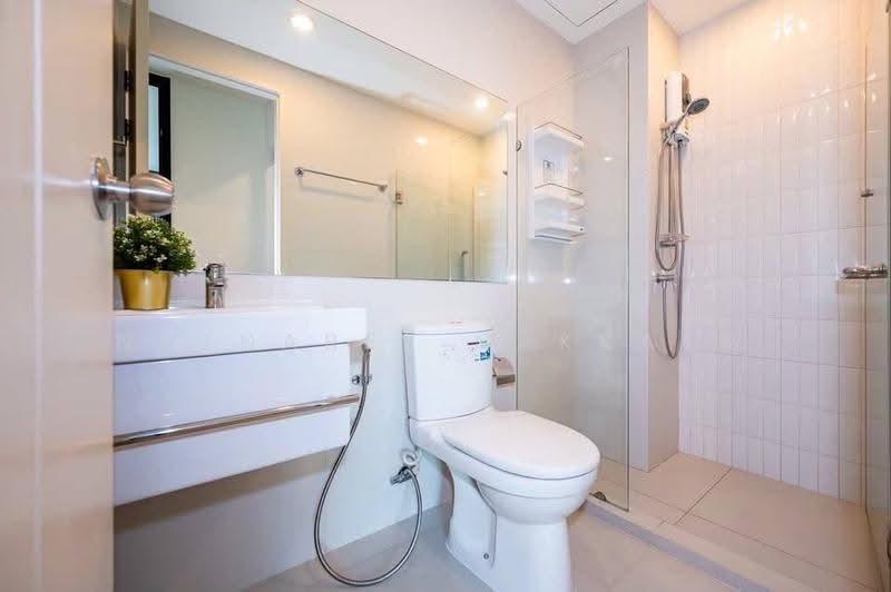 Life Asoke, Bangkok, Asoke-Dindang Road, Bang Kapi, Huai Khwang, Bangkok, 1 Bedroom, 30 sqm, Condo For Rent, by Nutnaree Nakkaew, 500648109 - DDproperty.com