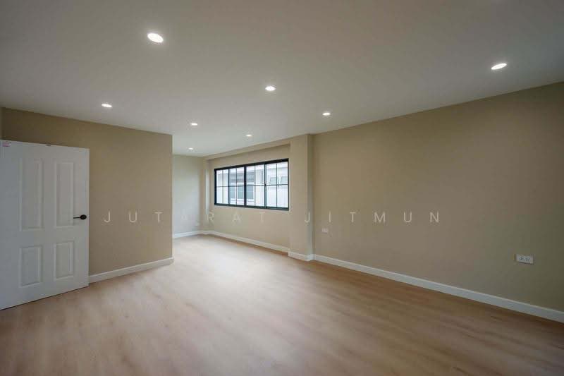 Casa Amalfi Ratchadaphisek 64, Bangkok, Wong Sawang, Bang Sue, Bangkok, 4 Bedrooms, 465 sqm, Single Detached House For Sale, by Jutarat Jitmun, 500648438 - DDproperty.com