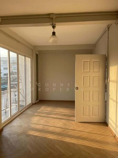 Corner single-house, 40 sq. wah, just 700 meters from Suthisan MRT, Bangkok, -, Huai Khwang, Bangkok, 3 Bedrooms, 160 sqm, Single Detached House For Rent, by Connex Property, 500648516 - DDproperty.com