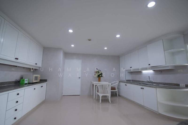 Oriental Towers, Bangkok, 25 Soi Ekkamai 12, Ekkamai Road, Khlong Tan Nua, Watthana, Bangkok, 3 Bedrooms, 350 sqm, Condo For Rent, by Muhammad-ameen Waeyusoh, 500648597 - DDproperty.com