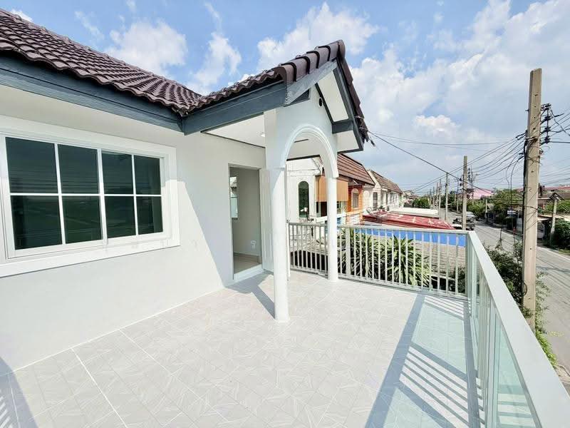 จอดรถสบาย ๆ บ้านอยู่ถนนเมน หลังมุม หลังบ้านไม่ชนใคร หมู่บ้านบัวทอง เคหะ ใกล้แม็คโคร บางบัวทอง, Nonthaburi, บางกรวย - ไทรน้อย, Bang Bua Thong, Nonthaburi, 3 Bedrooms, 120 sqm, Townhouse For Sale, by บุษบากร (เจี๊ยบ), 500649274 - DDproperty.com