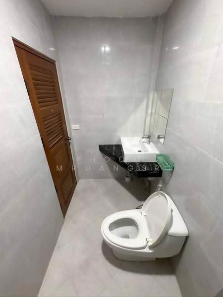 5 BR townhouse, Bangkok, Khlong Tan Nua, Watthana, Bangkok, 5 Bedrooms, 400 sqm, Townhouse For Rent, by Phoom Imruangsri, 500649680 - DDproperty.com