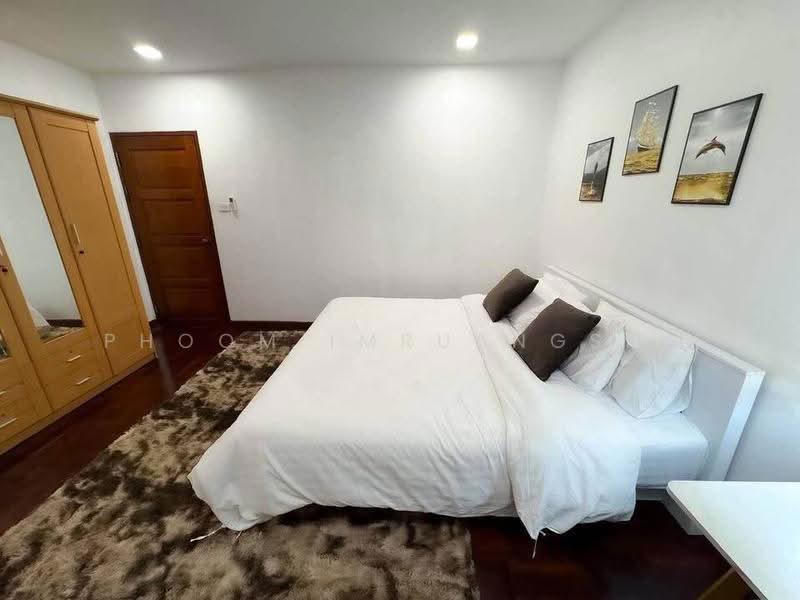 5 BR townhouse, Bangkok, Khlong Tan Nua, Watthana, Bangkok, 5 Bedrooms, 400 sqm, Townhouse For Rent, by Phoom Imruangsri, 500649680 - DDproperty.com