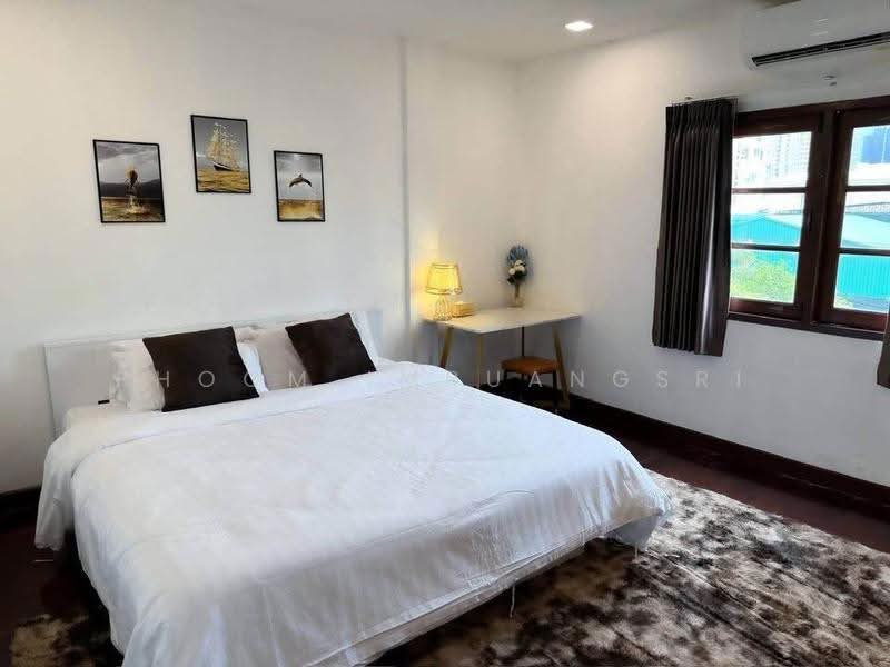5 BR townhouse, Bangkok, Khlong Tan Nua, Watthana, Bangkok, 5 Bedrooms, 400 sqm, Townhouse For Rent, by Phoom Imruangsri, 500649680 - DDproperty.com