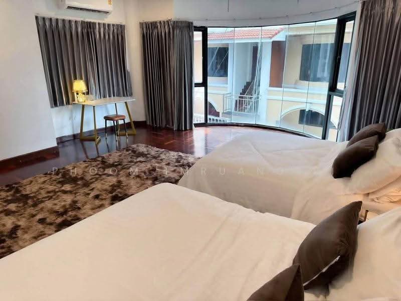 5 BR townhouse, Bangkok, Khlong Tan Nua, Watthana, Bangkok, 5 Bedrooms, 400 sqm, Townhouse For Rent, by Phoom Imruangsri, 500649680 - DDproperty.com