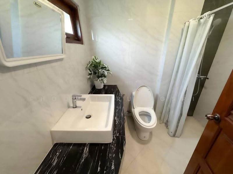 5 BR townhouse, Bangkok, Khlong Tan Nua, Watthana, Bangkok, 5 Bedrooms, 400 sqm, Townhouse For Rent, by Phoom Imruangsri, 500649680 - DDproperty.com