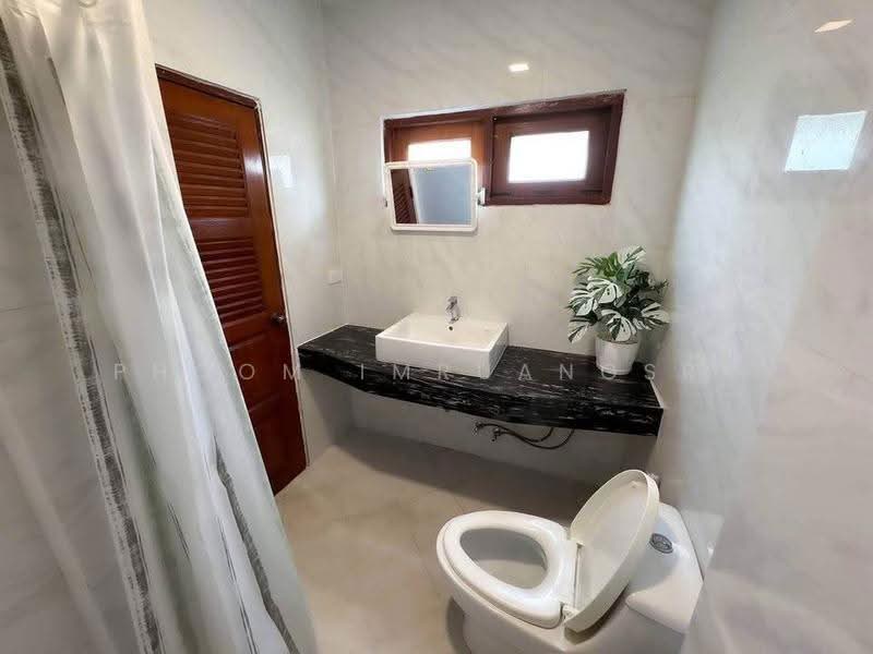 5 BR townhouse, Bangkok, Khlong Tan Nua, Watthana, Bangkok, 5 Bedrooms, 400 sqm, Townhouse For Rent, by Phoom Imruangsri, 500649680 - DDproperty.com