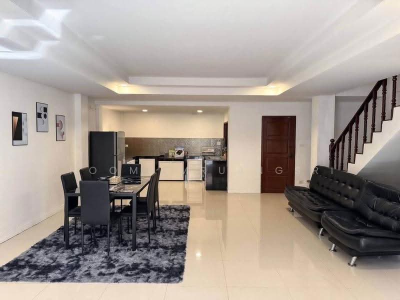 5 BR townhouse, Bangkok, Khlong Tan Nua, Watthana, Bangkok, 5 Bedrooms, 400 sqm, Townhouse For Rent, by Phoom Imruangsri, 500649680 - DDproperty.com
